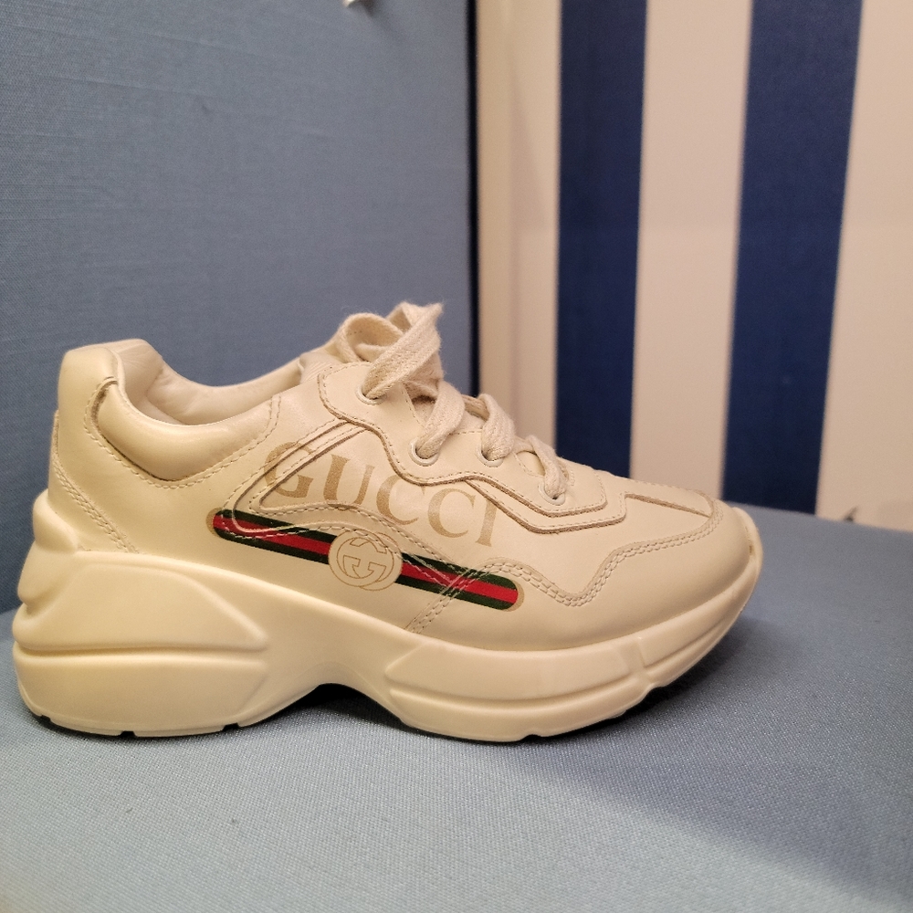 Gucci kids shoes very good Condition 👍European sizes 29
